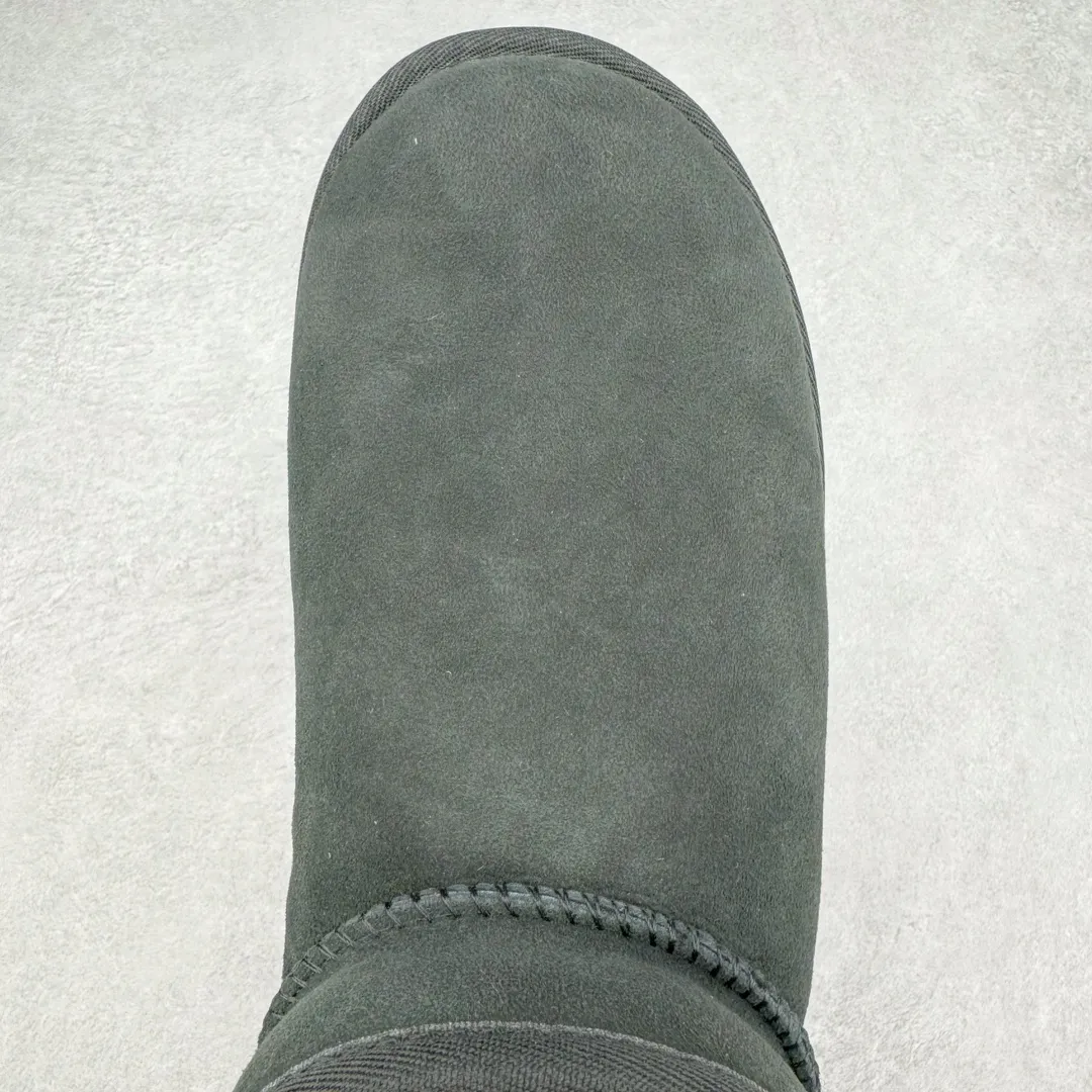 Pick up locally 💰520 UGG 6109 Zhou Dongyu Mini short boots, autumn and winter sheep fur integrated snow boots. All shoes are made from the same factory as ZP. Longfeng A-grade Australian imported sheep fur integrated men's and women's boots. Brand OEM production line. Fully follow the ZP process. OEM original pattern maker. Adhering to the principle of no original shoes and no development selection. Pay attention to every detail. The most authentic version on the market. TREADLITE "light wing" technology outsole. Lightweight/durable/flexible/pile type 35 36 37 38 39 40 41 42 43 44 45 Coding: by2936060